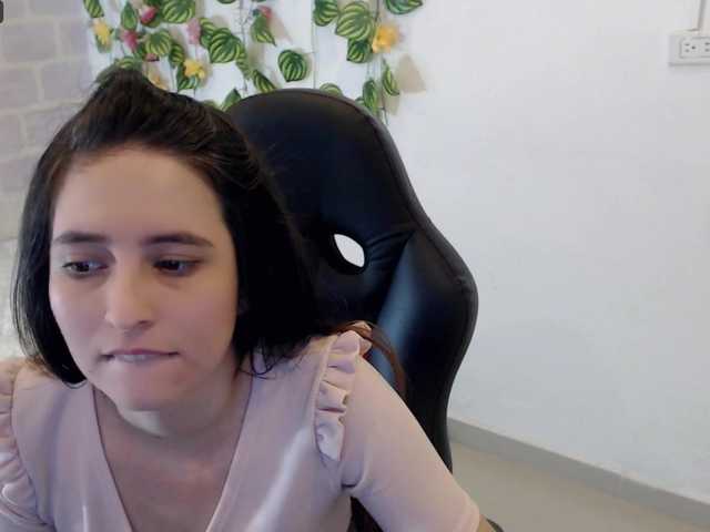 Live sex webcam photo for tiffany-69 #290910435