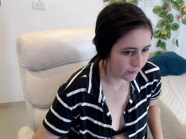 Live sex webcam photo for tiffany-69 #292385515