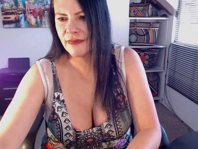 Live sex webcam photo for tiffanygolld #275684610