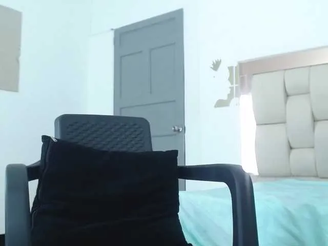 Live sex webcam photo for tigerbigcock21 #275499156