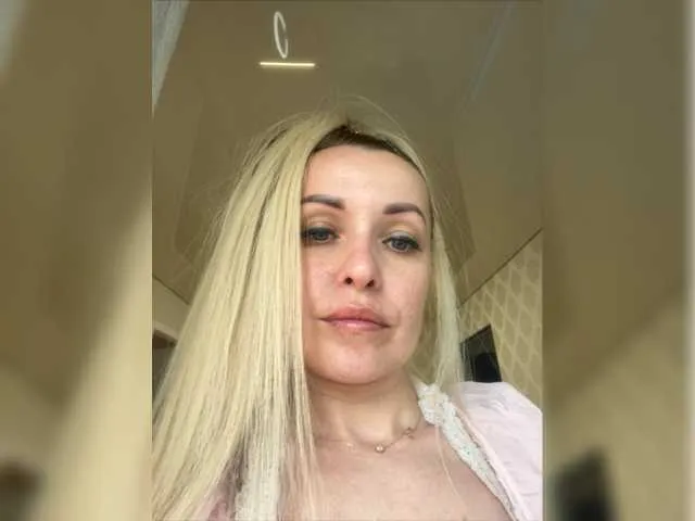 Live sex webcam photo for tinahot #277849386