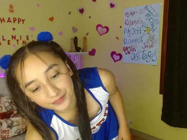 Live sex webcam photo for tiny-cora #272443500