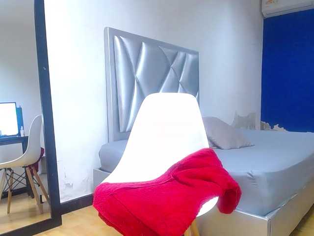 Live sex webcam photo for tiny-veronica #290575997