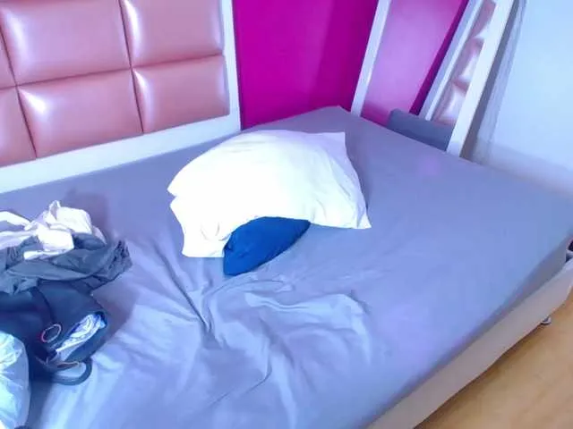 Live sex webcam photo for tiny-veronica #292331961