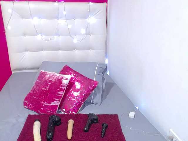 Live sex webcam photo for tiny-whore #277112112