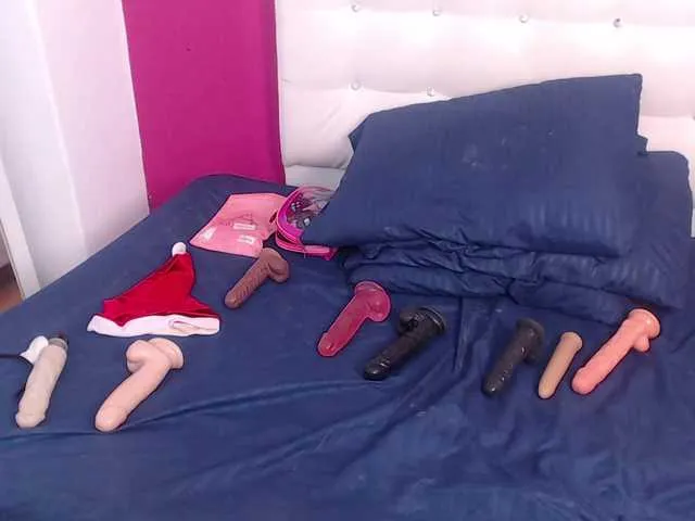 Live sex webcam photo for tiny-whore #292349125