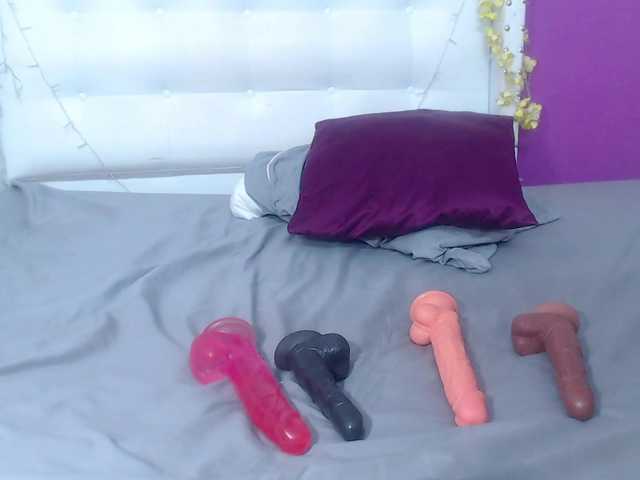 Live sex webcam photo for tiny-whore #292361352