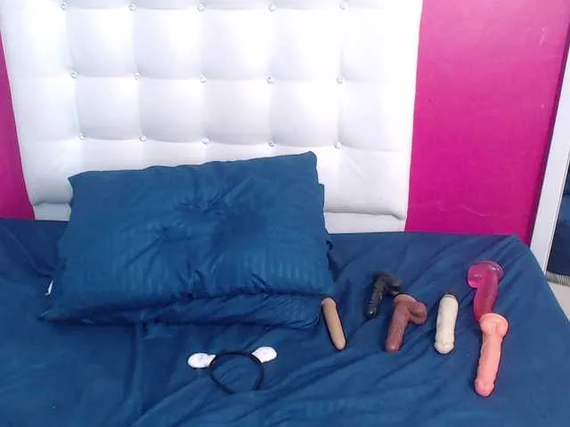 Live sex webcam photo for tiny-whore #292440352