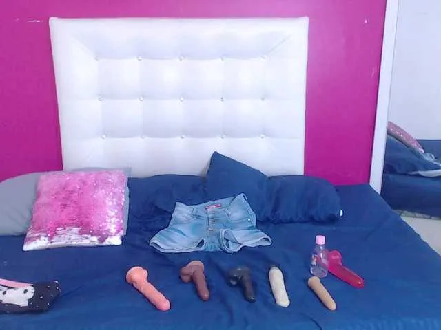 Live sex webcam photo for tiny-whore #292450955