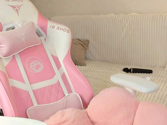 Live sex webcam photo for tinyrony #291313755