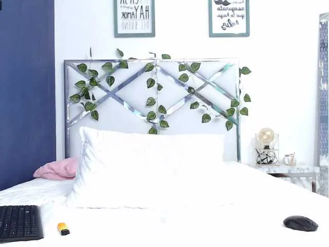 Live sex webcam photo for tinyskinnyteen #277288230