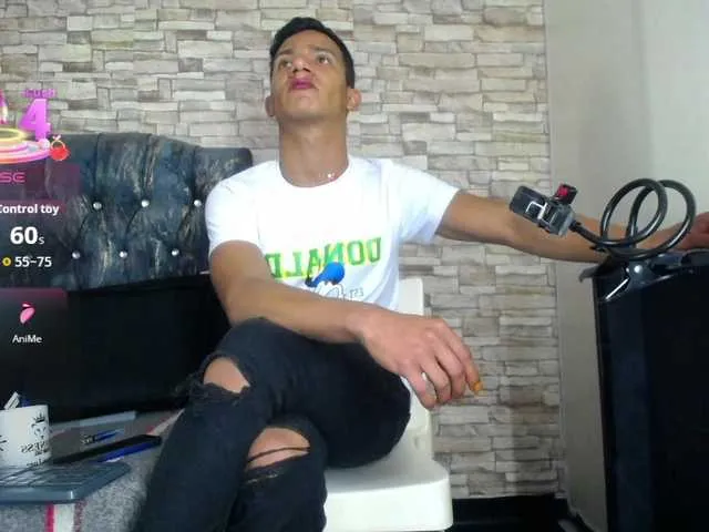 Live sex webcam photo for titoelbambino19 #292333530