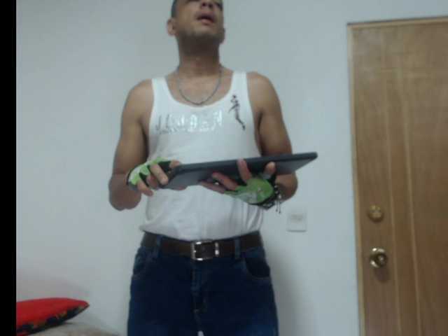 Live sex webcam photo for tomasvelez #276339503