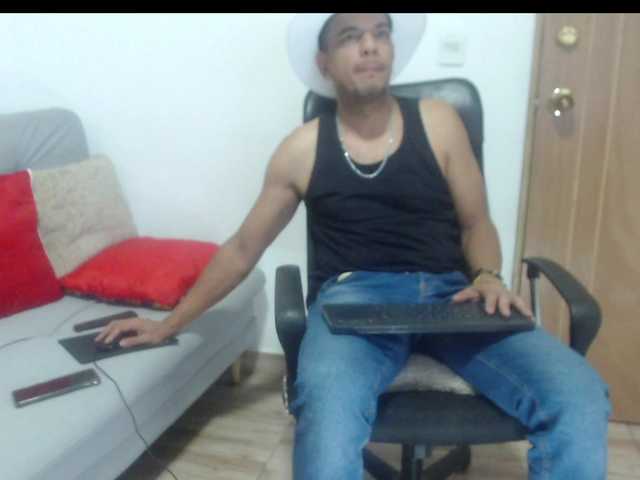 Live sex webcam photo for tomasvelez #276372068