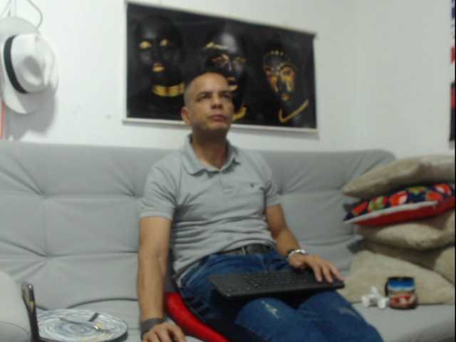 Live sex webcam photo for tomasvelez #276623081