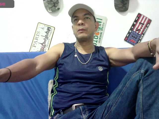 Live sex webcam photo for tomasvelez #277481806