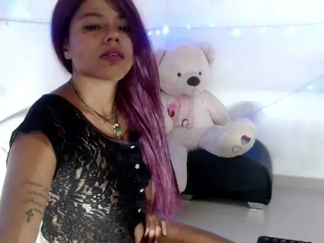 Live sex webcam photo for tomboyhot1 #275113958