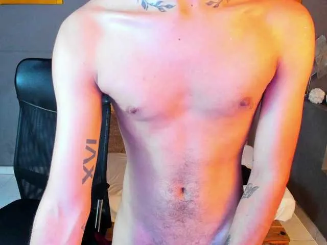 Live sex webcam photo for tommy-gregg #275882022