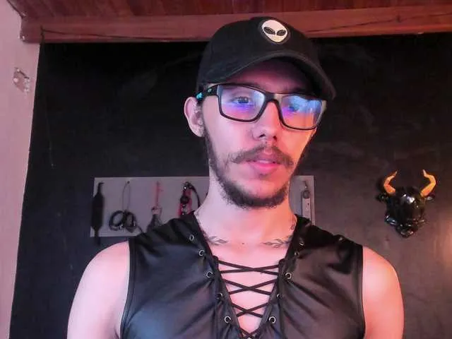 Live sex webcam photo for tommy-gregg #277415734