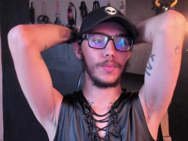 Live sex webcam photo for tommy-gregg #277422766