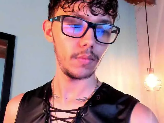 Live sex webcam photo for tommy-gregg #277609754