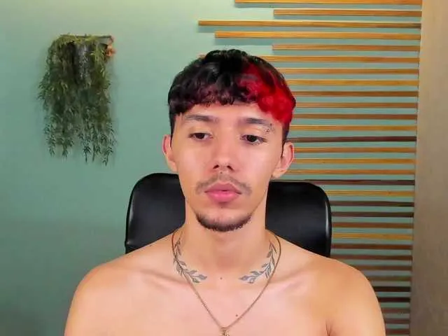 Live sex webcam photo for tommy-gregg #290245046