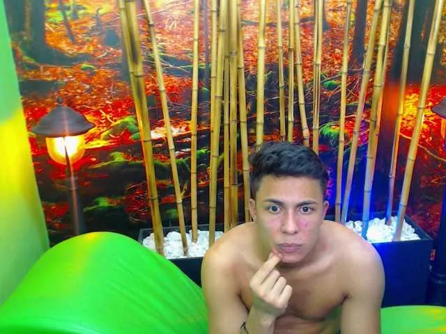 Live sex webcam photo for tommyXpamela4 #274595316