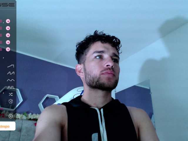 Live sex webcam photo for tommycarls #275539754