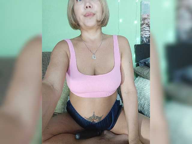 Live sex webcam photo for topshoww #275810902