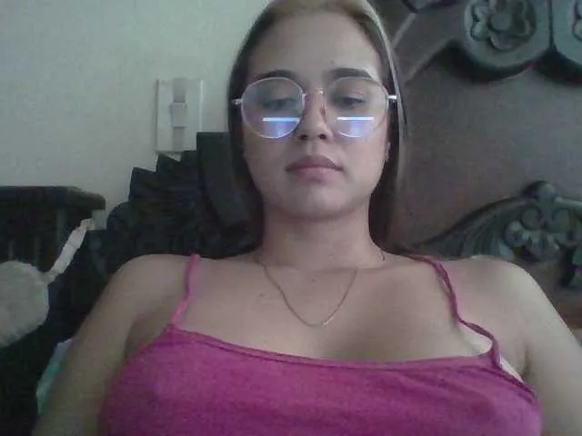 Live sex webcam photo for trianabell #292330154