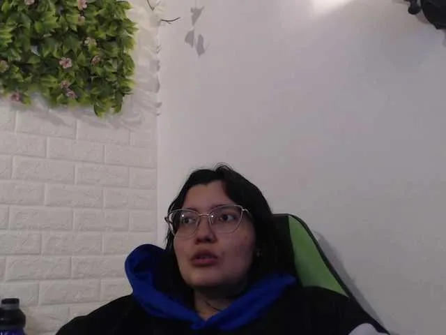Live sex webcam photo for trixxxye #290985779