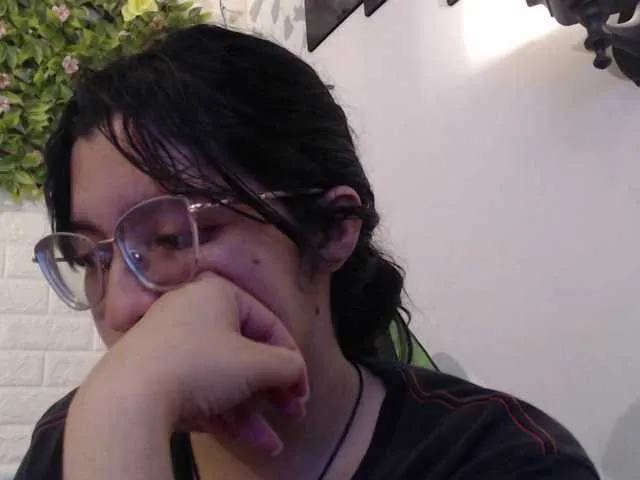 Live sex webcam photo for trixxxye #291161627