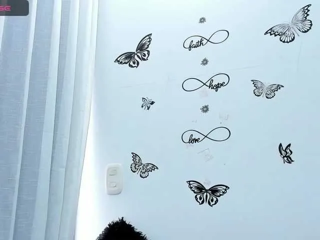 Live sex webcam photo for trixy26 #277631347