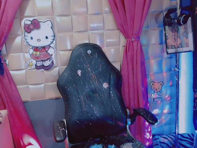 Live sex webcam photo for tsVIOLETT #274496622