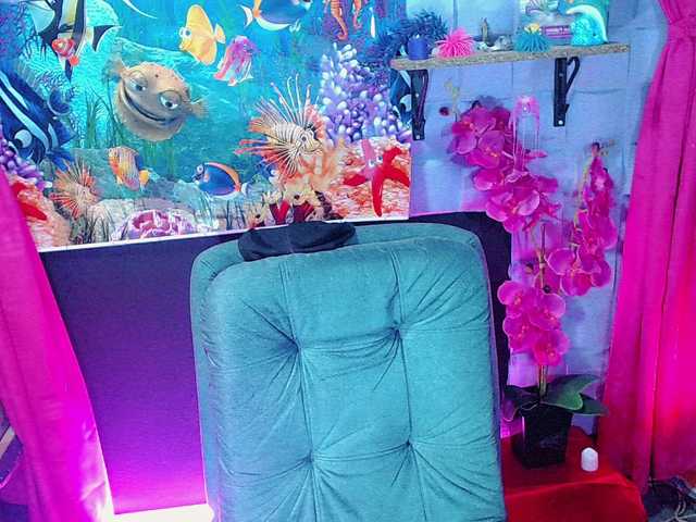 Live sex webcam photo for tsVIOLETT #274975285