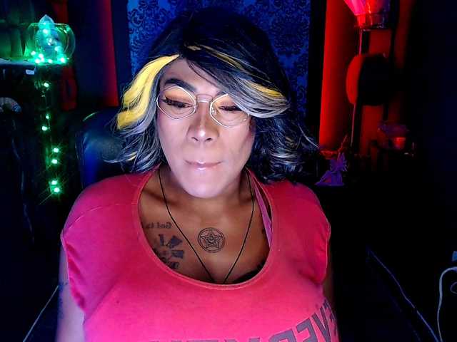 Live sex webcam photo for tsVIOLETT #275893008