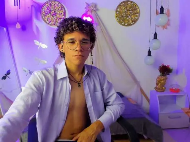 Live sex webcam photo for twinklatin1 #275465481