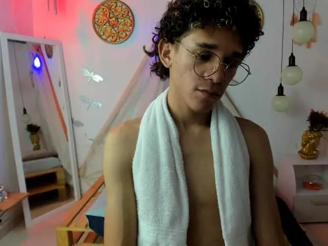 Live sex webcam photo for twinklatin1 #275677120
