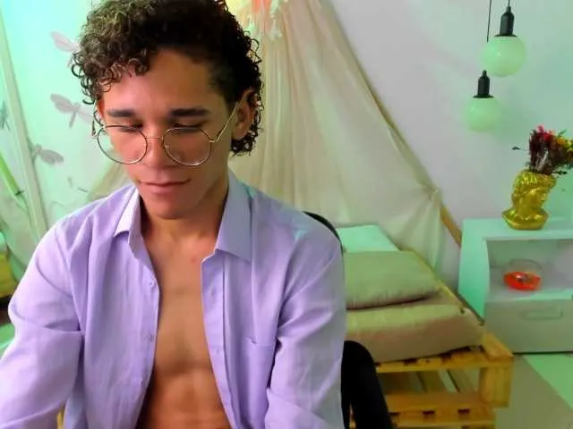 Live sex webcam photo for twinklatin1 #275727877