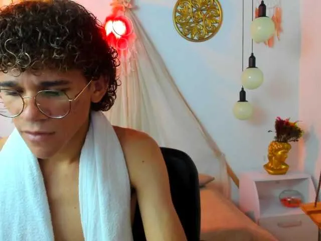 Live sex webcam photo for twinklatin1 #275766227