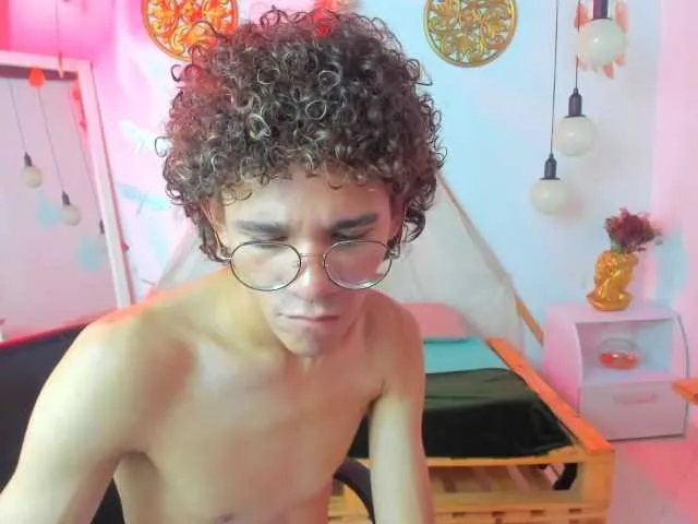 Live sex webcam photo for twinklatin1 #276081126