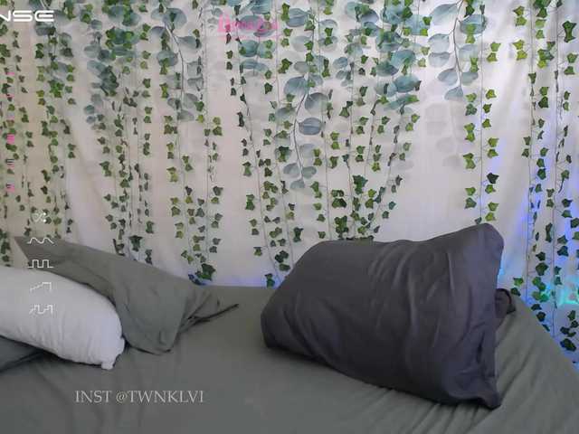Live sex webcam photo for twinklevi #275897883