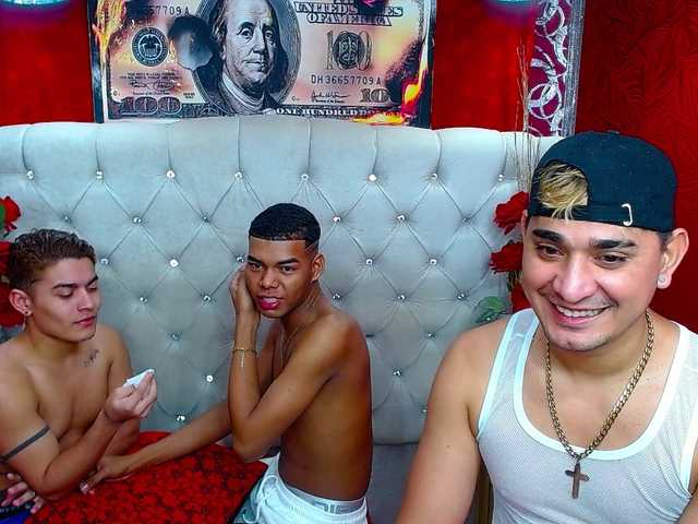 Live sex webcam photo for twoboys #290163258