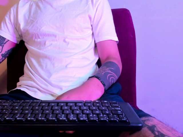 Live sex webcam photo for twoheads-onepillow #276747039