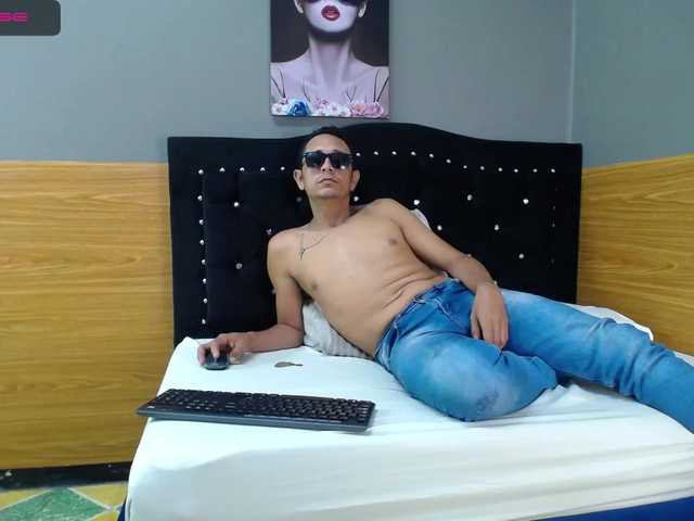 Live sex webcam photo for twosexys4u #273241311