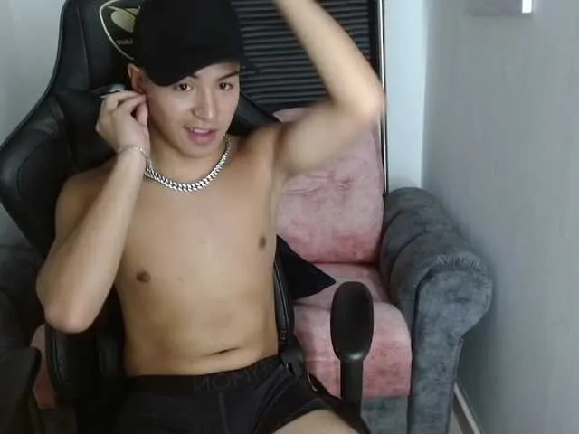 Live sex webcam photo for tyler-sans #283772260