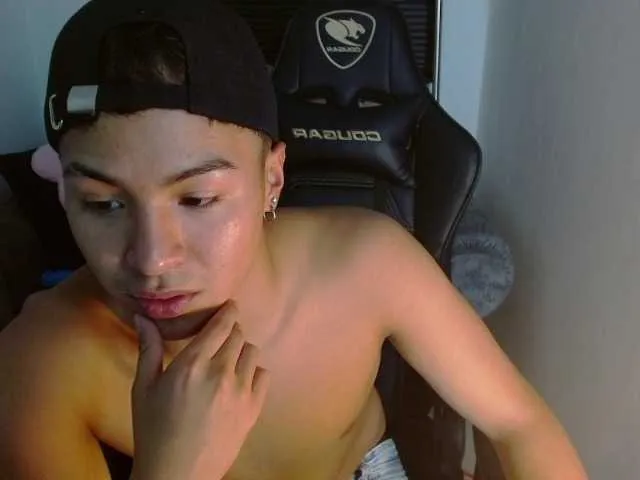 Live sex webcam photo for tyler-sans #289328581