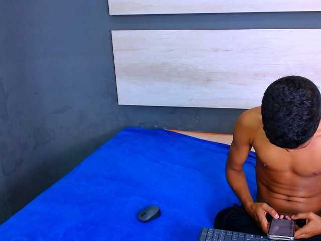 Live sex webcam photo for tylerxmuller #276419540