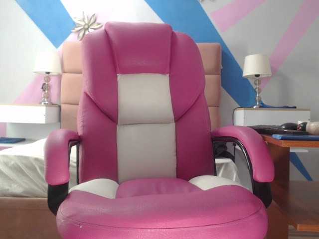 Live sex webcam photo for tylor-danny20 #274559334