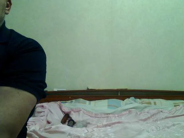 Live sex webcam photo for uckyCoupleXXX #273408847